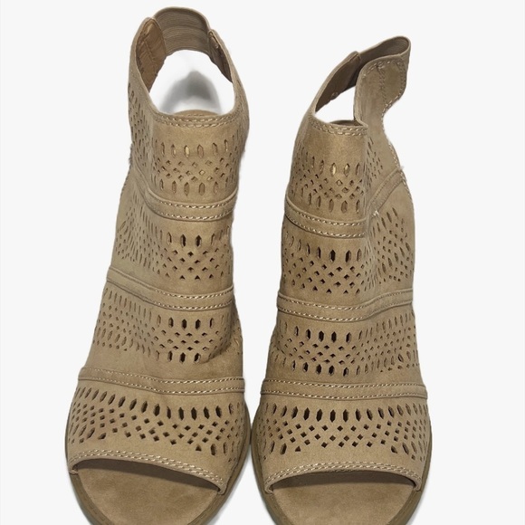 REPORT LASER CUT TAN SUEDE LEATHER PEEP TOE BOOTIES size 10 - Picture 3 of 7